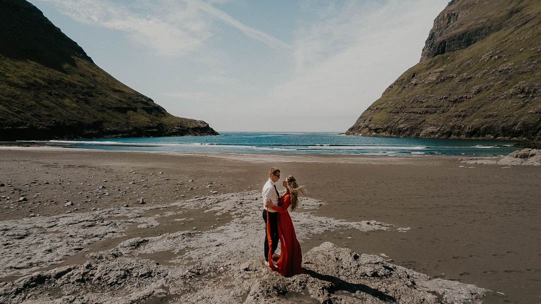 Adventurous elopement photo shoot in Europe