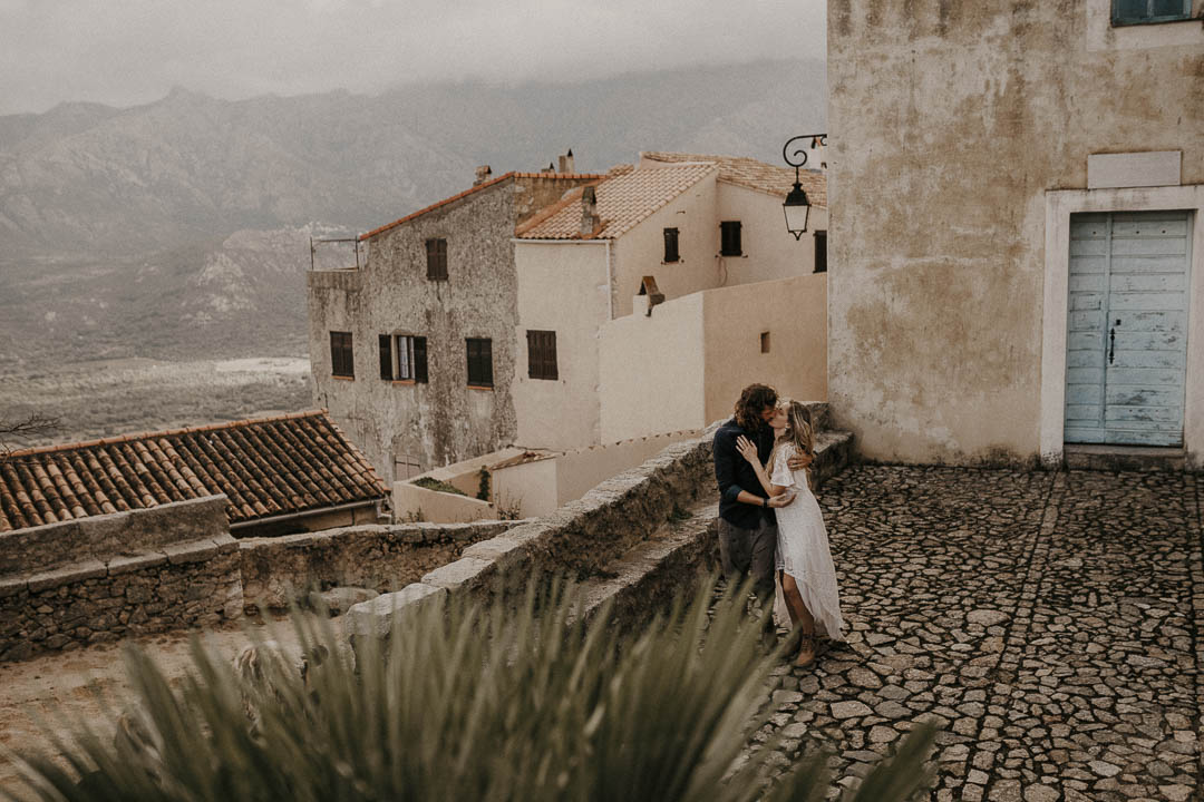 Adventurous elopement photo shoot in Europe